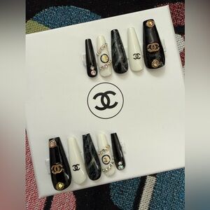 Nails inspiration 🖤🤍